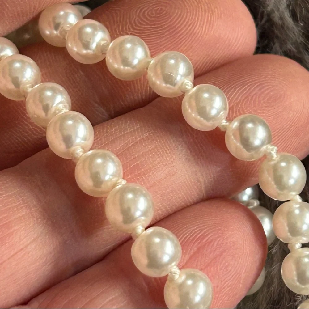 Vintage 6mm hand knotted white glass pearl necklace - Picture 6 of 7